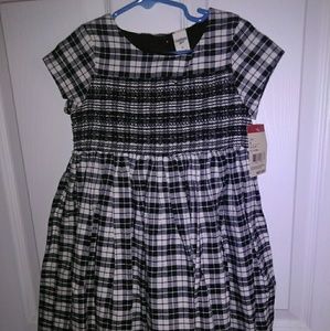 Oshkosk New Black and white dress